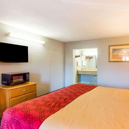 Econo Lodge Wichita Falls Downtown Экстерьер фото