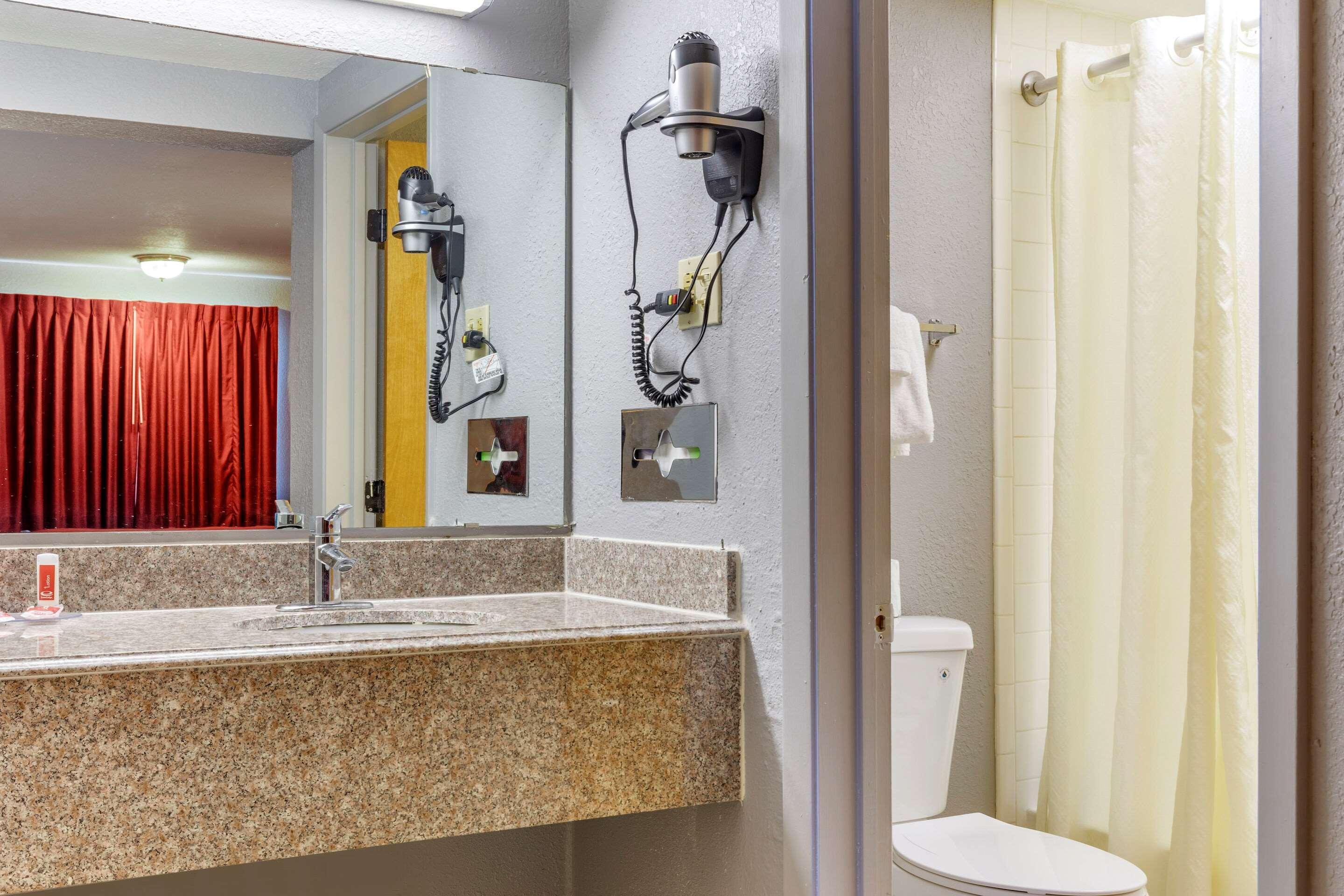 Econo Lodge Wichita Falls Downtown Экстерьер фото