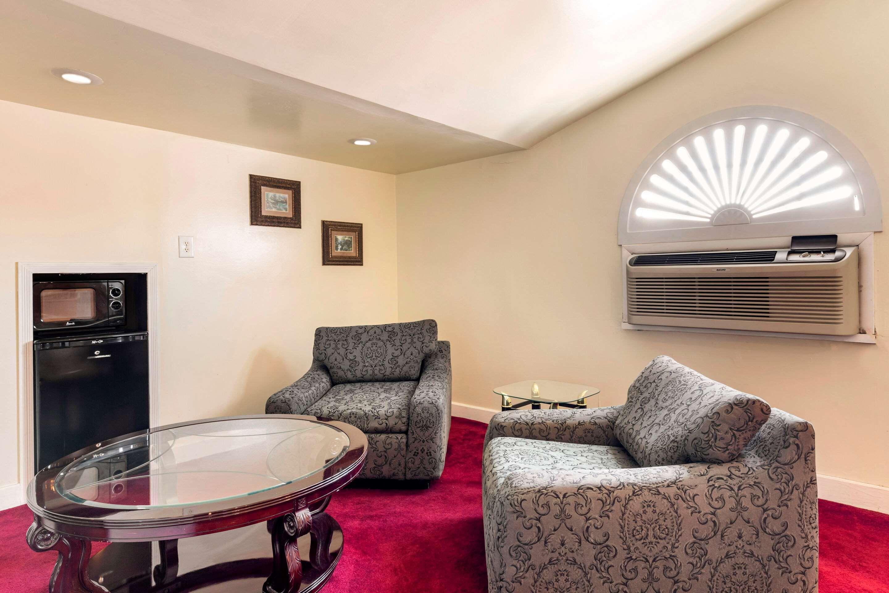 Econo Lodge Wichita Falls Downtown Экстерьер фото