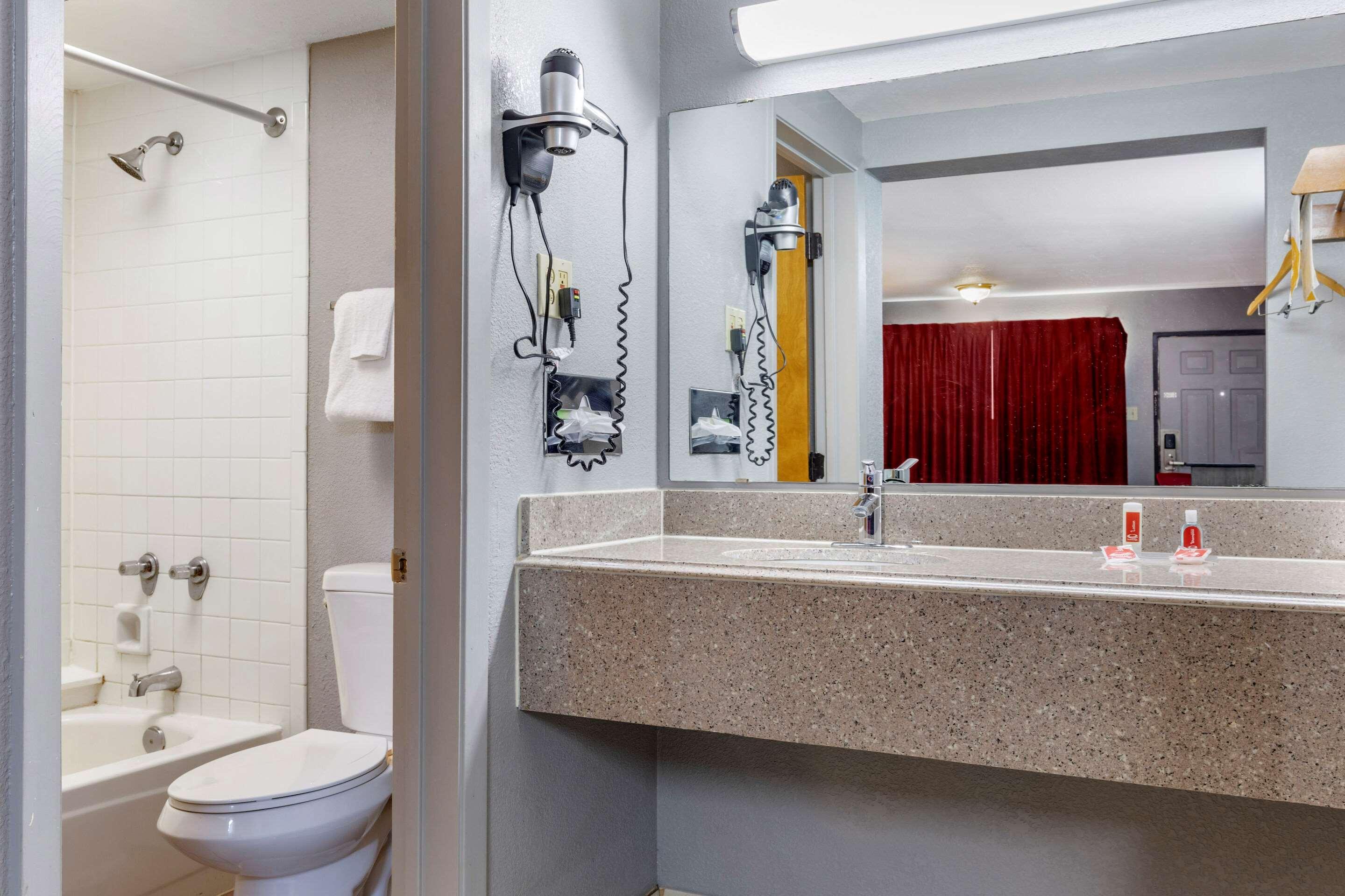 Econo Lodge Wichita Falls Downtown Экстерьер фото