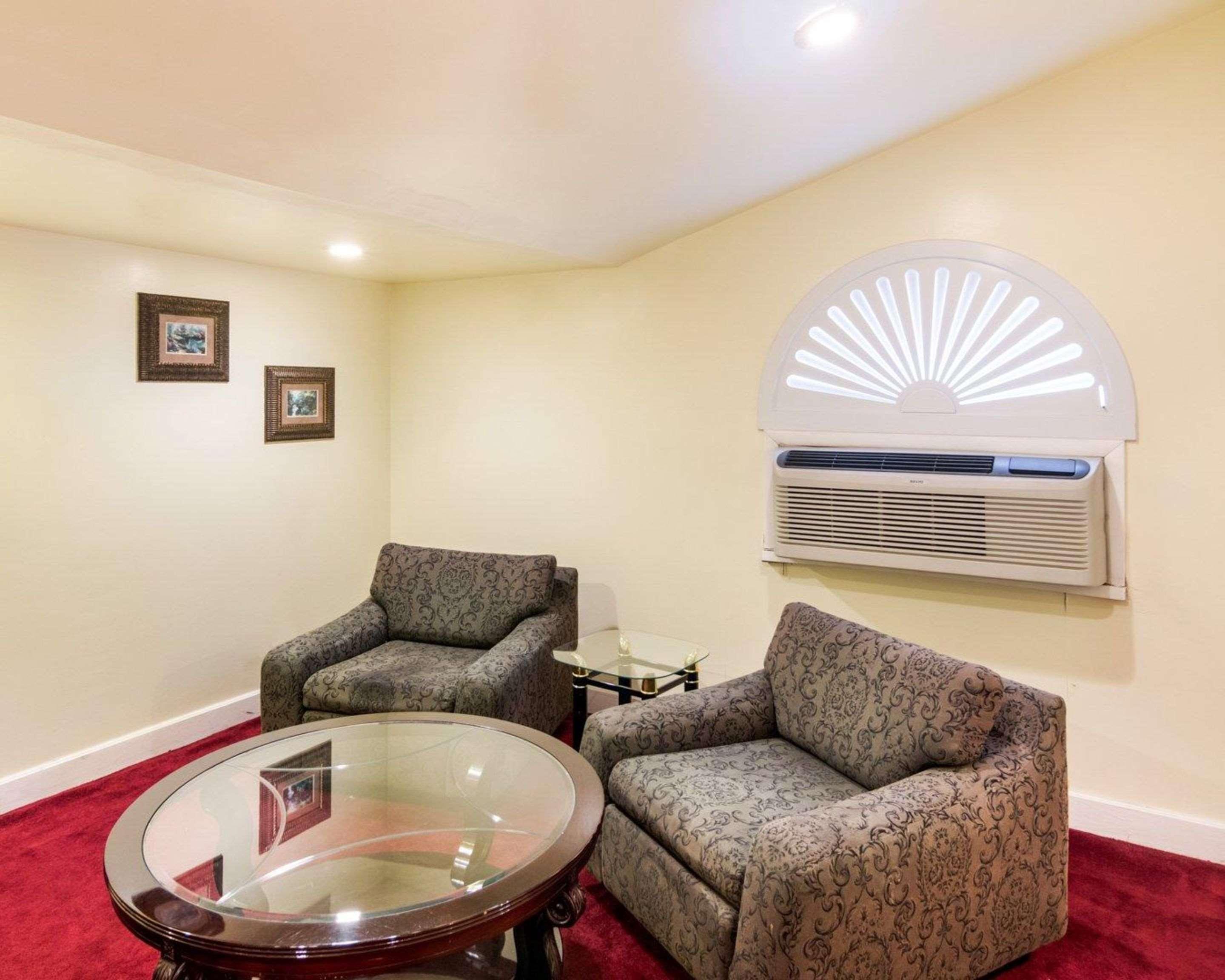 Econo Lodge Wichita Falls Downtown Экстерьер фото