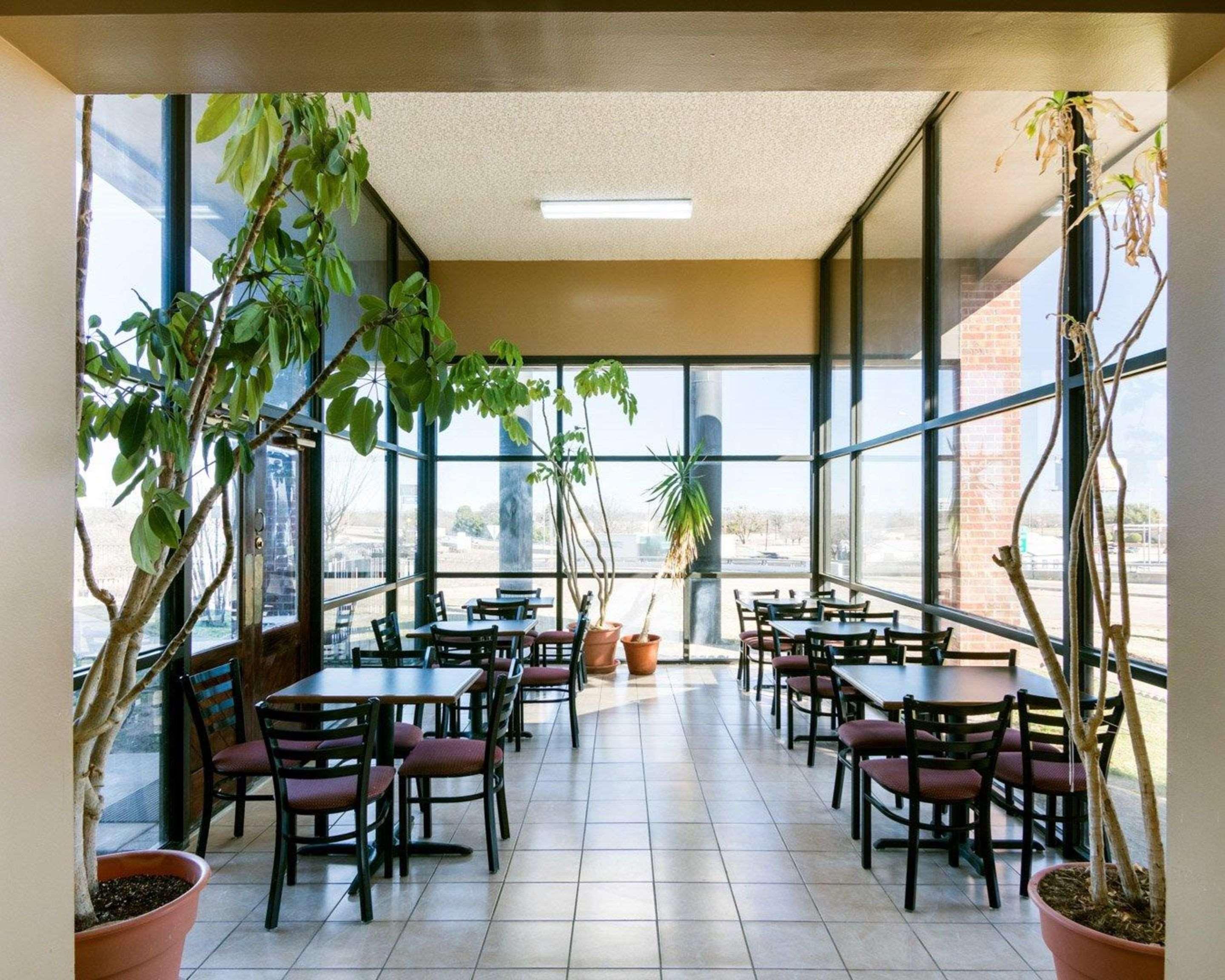 Econo Lodge Wichita Falls Downtown Экстерьер фото