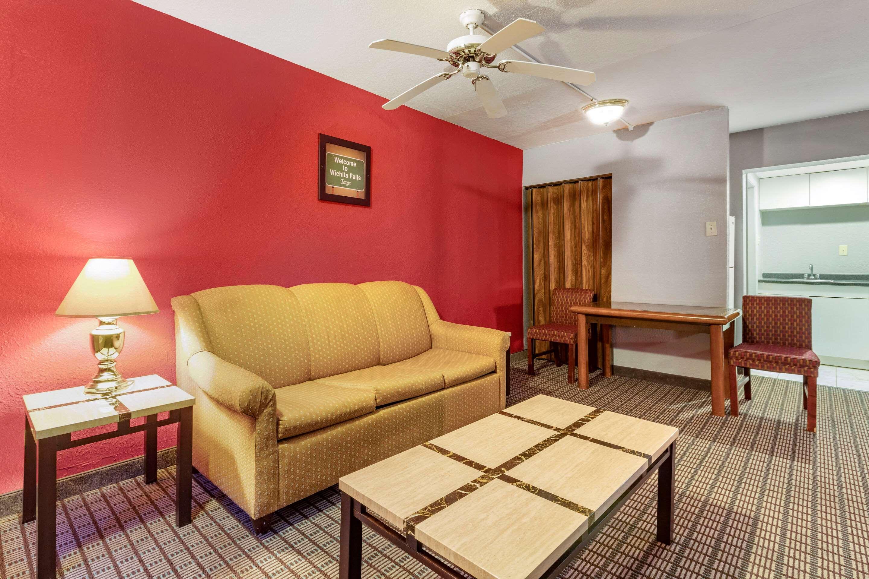 Econo Lodge Wichita Falls Downtown Экстерьер фото