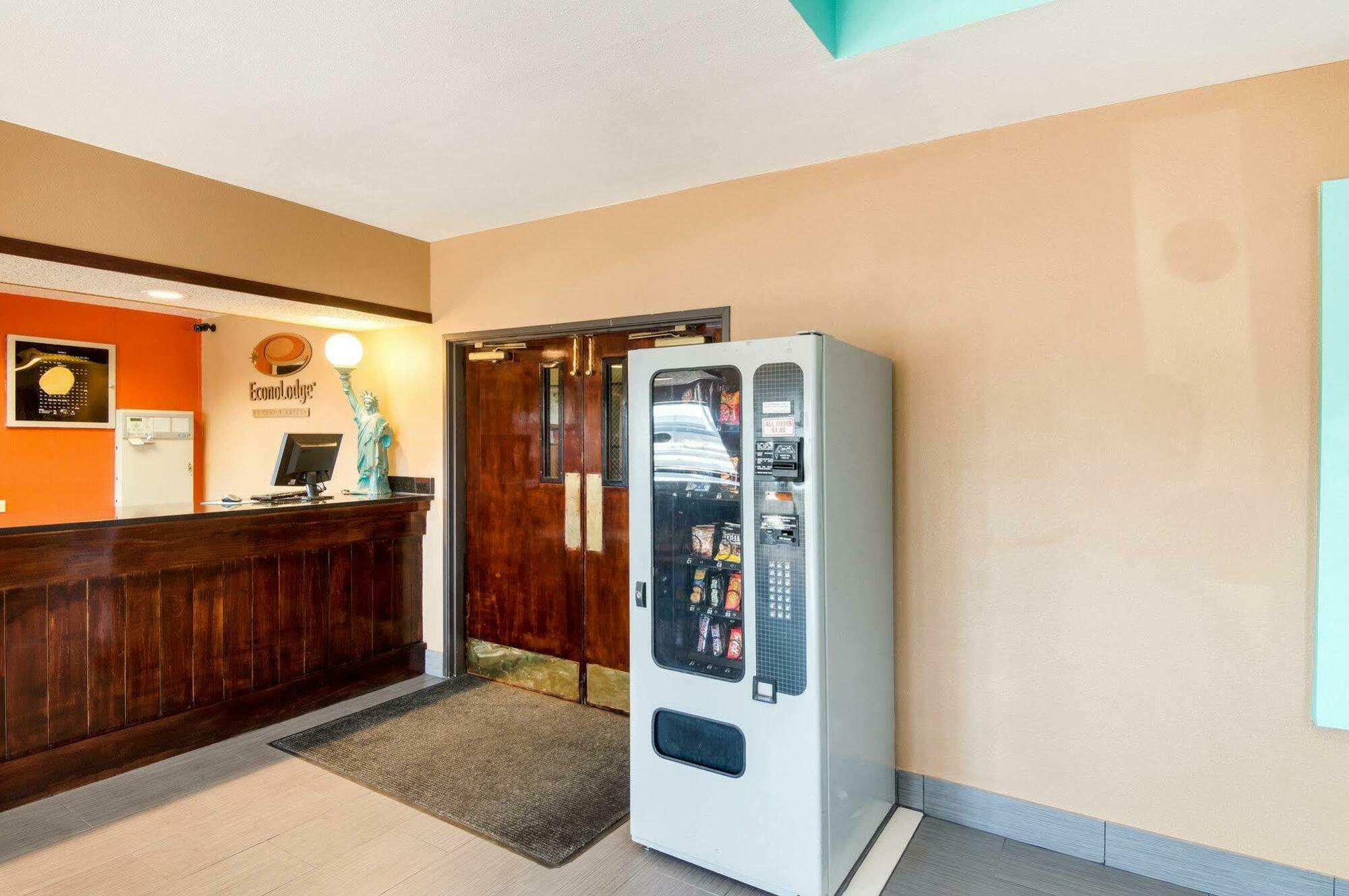 Econo Lodge Wichita Falls Downtown Экстерьер фото